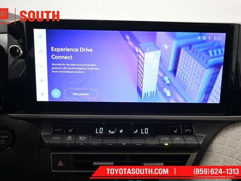 Used 2025 Toyota Camry XLE AWD/4WD image 13