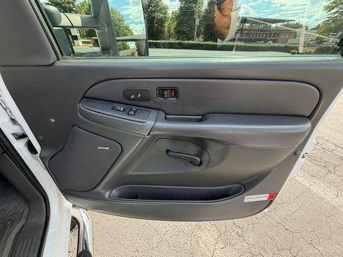 Used 2006 Chevrolet Silverado 3500 2WD Crew Cab image 22