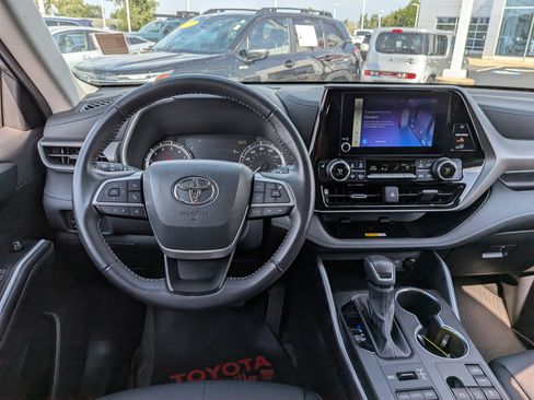Certified 2025 Toyota Highlander XLE AWD/4WD image 28