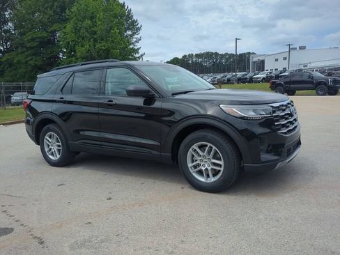 New 2026 Ford Explorer Active RWD image 2