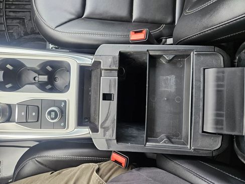 Used 2022 Ford Explorer XLT w/ Equipment Group 202A image 20