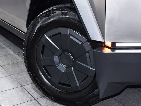 Used 2025 Tesla Cybertruck AWD Crew Cab image 75