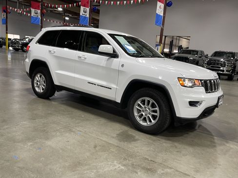 Used 2018 Jeep Grand Cherokee Laredo AWD/4WD image 7
