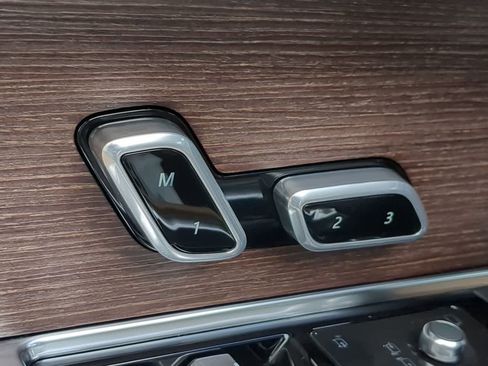 Used 2025 Land Rover Range Rover Long Wheelbase SE image 17