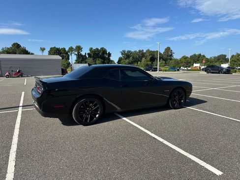 Used 2022 Dodge Challenger R/T w/ Performance Handling Group RWD image 5