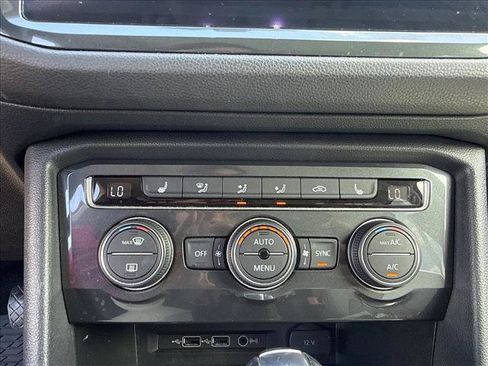 Used 2020 Volkswagen Tiguan SE w/ Panoramic Sunroof Package FWD image 13