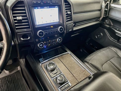 Used 2019 Ford Expedition Limited w/ Equipment Group 302A AWD/4WD image 26