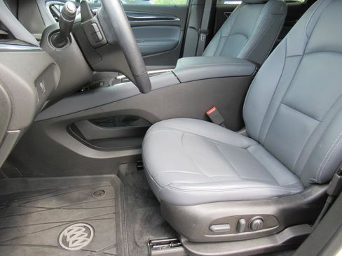 Used 2022 Buick Enclave Essence w/ Sport Touring Edition image 16