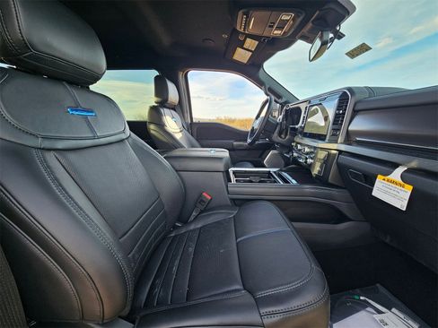 New 2026 Ford F250 Platinum w/ Tremor Off-Road Package image 32