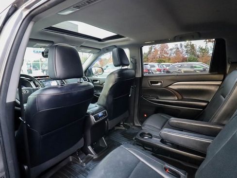 Used 2017 Toyota Highlander Limited image 38