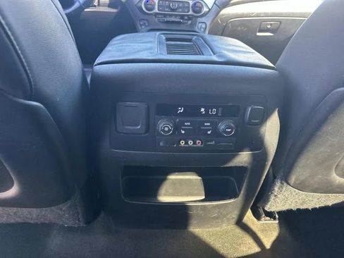 Used 2015 Chevrolet Suburban LTZ RWD image 16