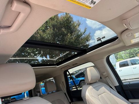 Used 2024 Ford Expedition Limited AWD/4WD image 17