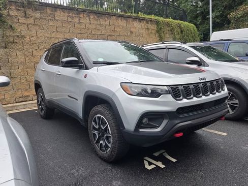 Used 2024 Jeep Compass Trailhawk AWD/4WD image 3