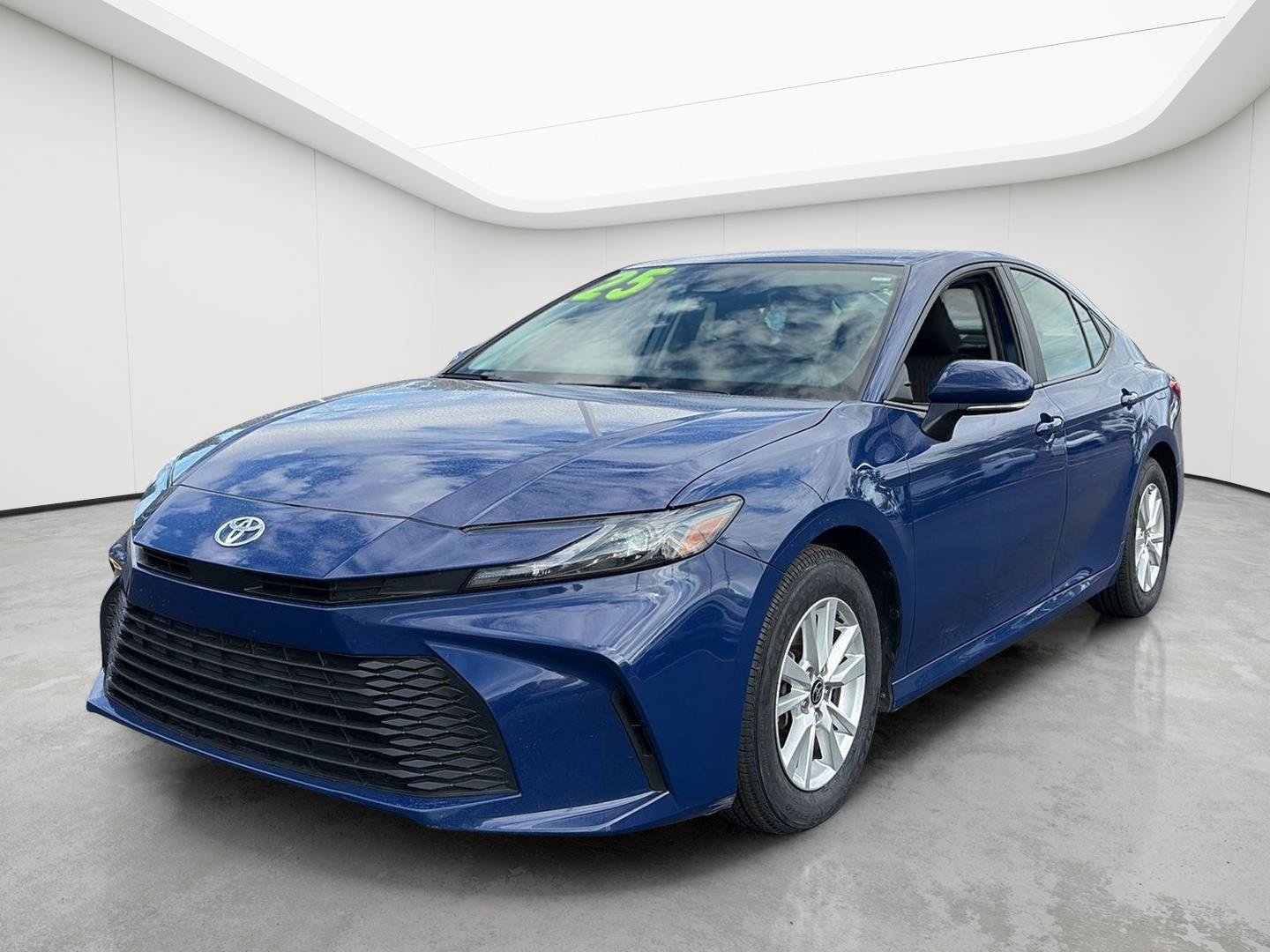 Used 2025 Toyota Camry LE FWD image 3
