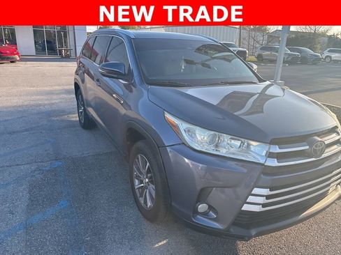 Used 2018 Toyota Highlander XLE image 10