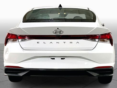 Used 2022 Hyundai Elantra SE image 5