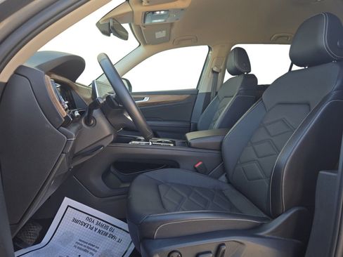 Used 2025 Volkswagen Atlas SE image 9