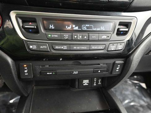Used 2017 Honda Pilot Touring image 18
