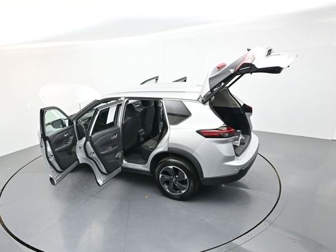 Used 2025 Nissan Rogue SV AWD/4WD image 39