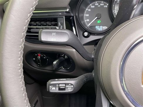 Used 2025 Porsche Macan image 44