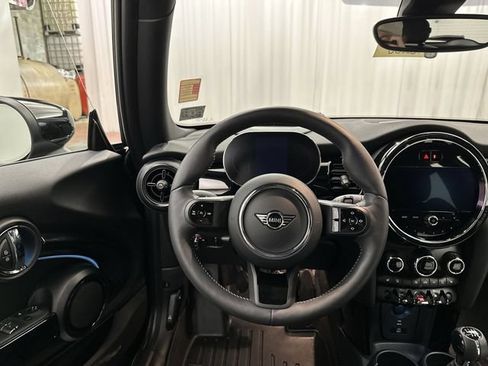 Used 2024 MINI Cooper 2-Door Hardtop FWD image 15