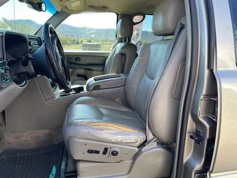 Used 2003 Chevrolet Tahoe LT image 14