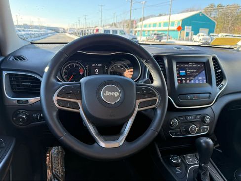 Used 2019 Jeep Cherokee Latitude Plus image 15