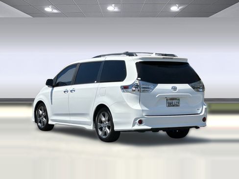 Used 2019 Toyota Sienna SE FWD image 3