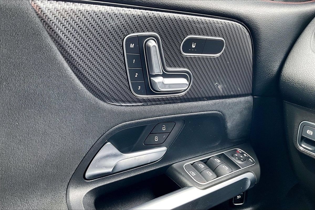 Used 2020 Mercedes-Benz GLB 250 4MATIC image 31