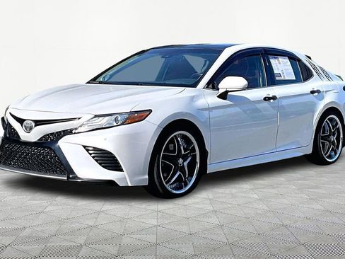 Used 2018 Toyota Camry XSE image 4