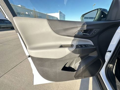 Used 2024 Chevrolet Equinox LS w/ LS Convenience Package image 21