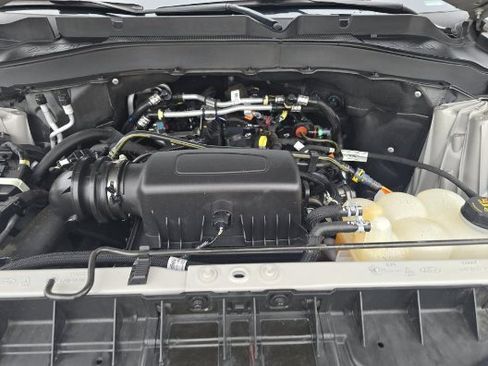 Used 2022 Ford Explorer XLT w/ Equipment Group 202A image 17