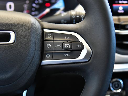 Used 2025 Jeep Compass Limited AWD/4WD image 35
