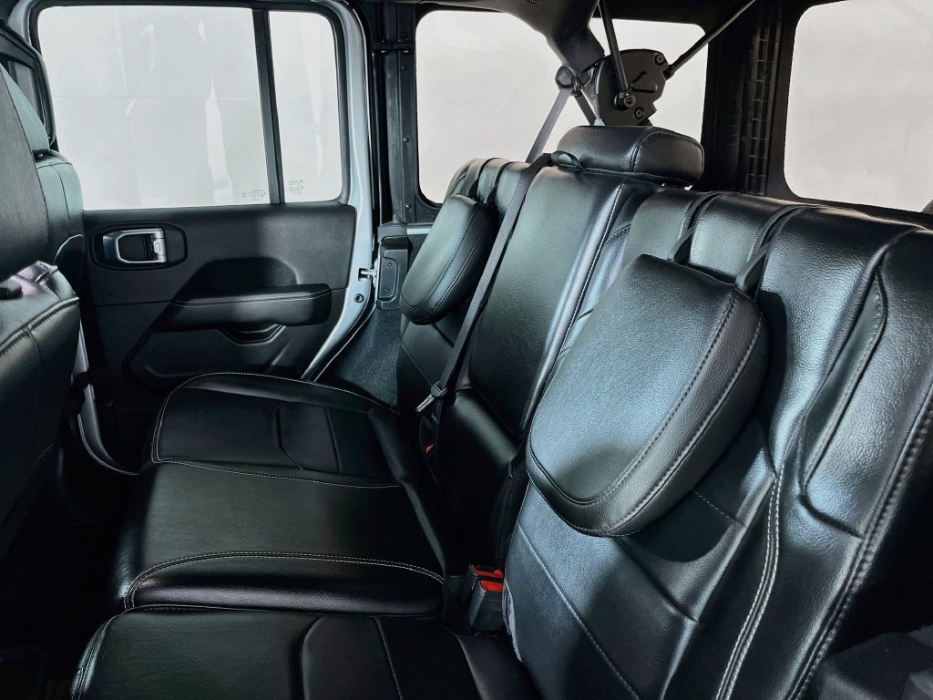 Used 2023 Jeep Wrangler Unlimited Sahara AWD/4WD image 30
