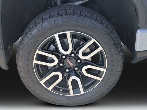 Used 2024 GMC Sierra 1500 AT4 w/ Technology Package AWD/4WD image 10
