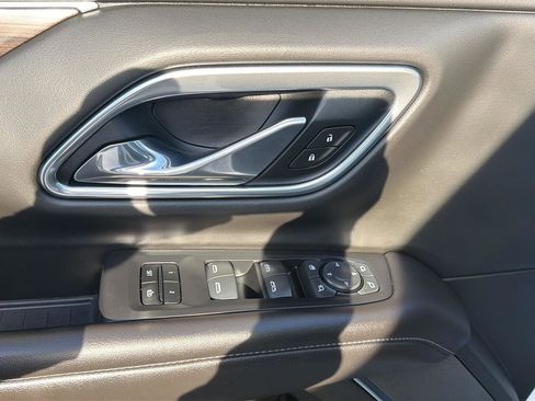 Used 2021 Chevrolet Tahoe LT w/ LT Signature Package image 17