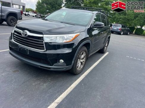 Used 2015 Toyota Highlander XLE AWD/4WD image 2