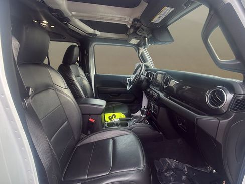 Used 2020 Jeep Wrangler Unlimited Sahara image 10