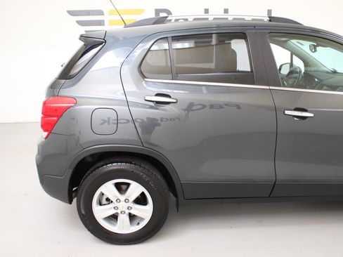 Used 2018 Chevrolet Trax LT w/ LT Convenience Package AWD/4WD image 9