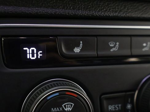 Used 2021 Volkswagen Atlas SE image 50