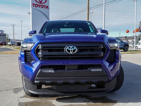 Certified 2025 Toyota Tacoma SR5 image 3