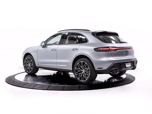 Certified 2026 Porsche Macan AWD/4WD image 3