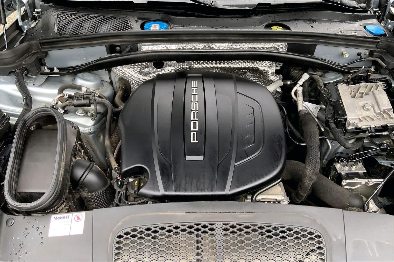 Used 2021 Porsche Macan AWD/4WD image 32