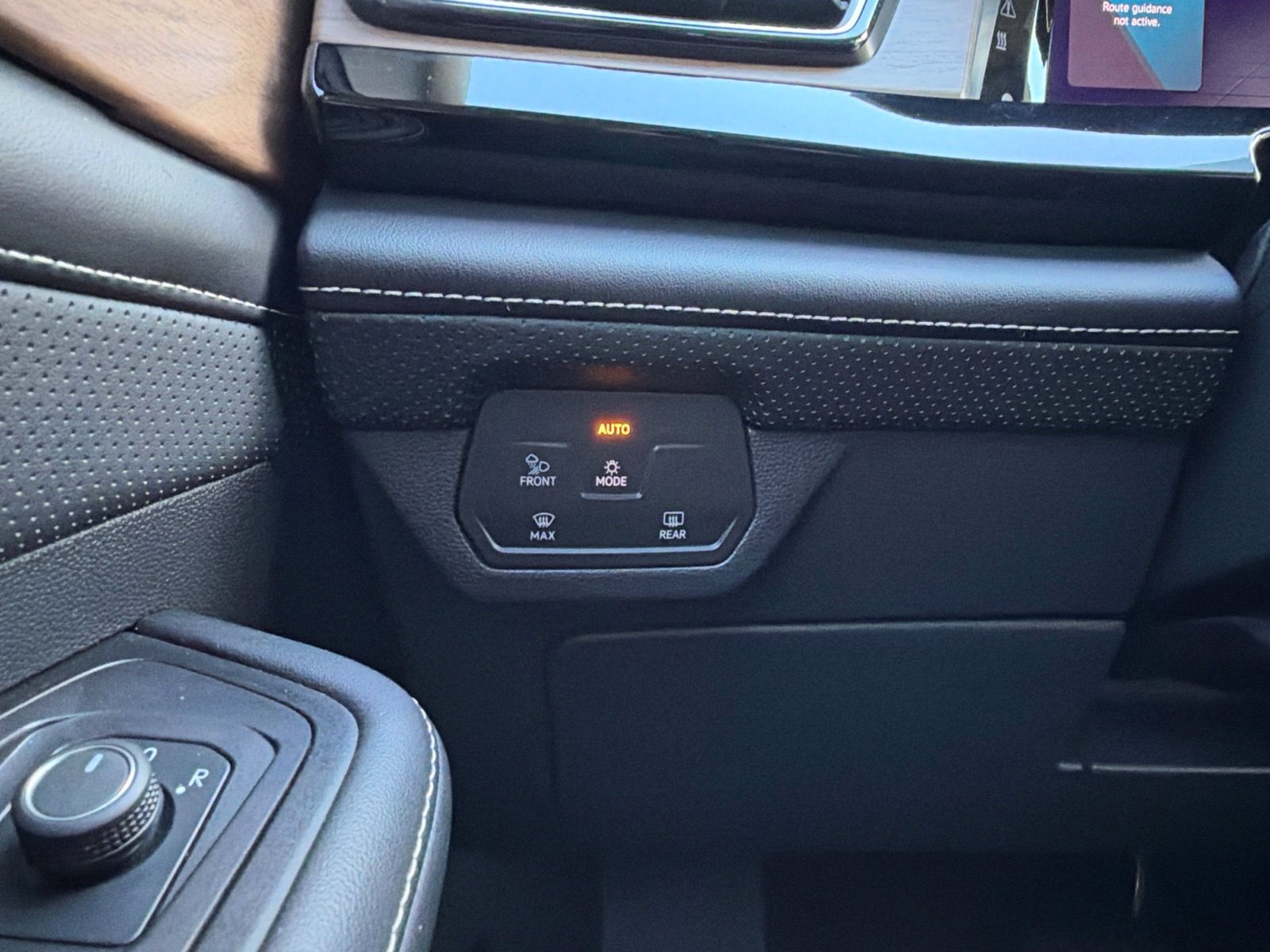 Certified 2024 Volkswagen Atlas SE FWD image 22