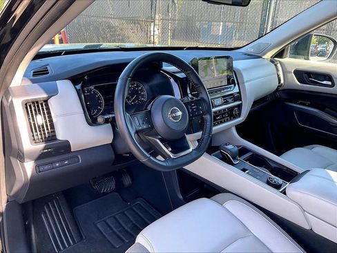 Used 2023 Nissan Pathfinder SL w/ SL Premium Package AWD/4WD image 8