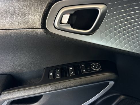 Used 2024 Kia Soul LX w/ Option Group 015 FWD image 10