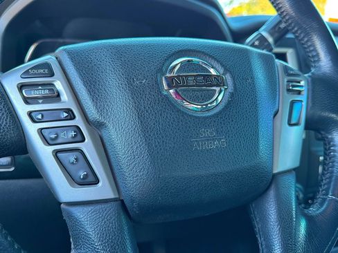 Used 2019 Nissan Titan SV w/ SV Convenience Package image 17