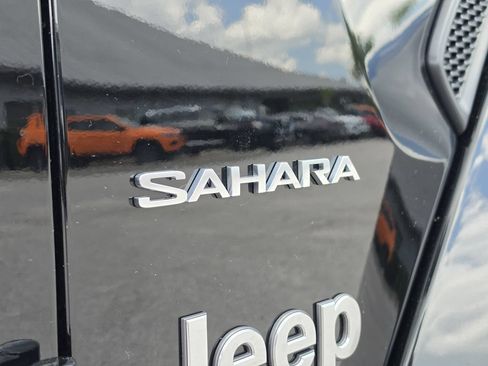 Used 2024 Jeep Wrangler Unlimited Sahara AWD/4WD image 10