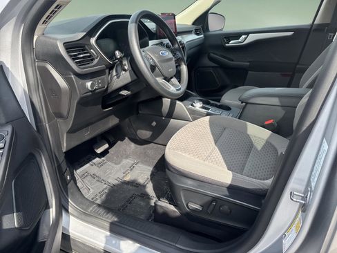 Used 2020 Ford Escape SE image 18