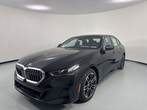 New 2026 BMW 530i xDrive w/ M Sport Package AWD/4WD image 3
